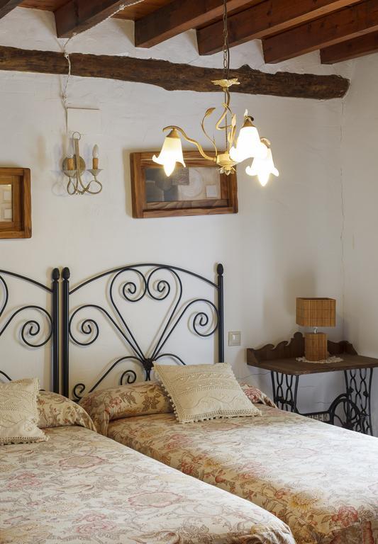 La Casa Del Tio Venancio Pension Caracenilla Buitenkant foto